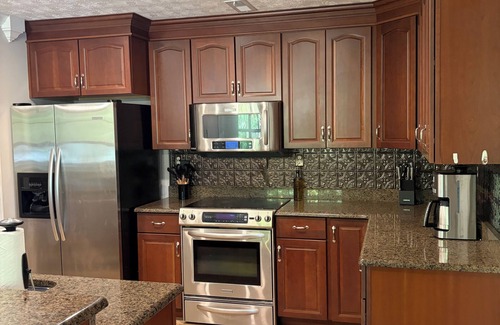 Logan House | Peaceful Family Retreat on Smith Lake