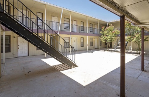 Monahans Apartment | Peaceful Family-sized Apartment