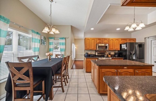 Palm Harbor House | Peaceful Family Vacation! Private pool, jacuzzi