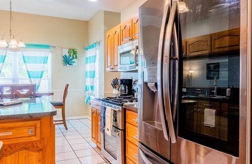 Palm Harbor House | Peaceful Family Vacation! Private pool, jacuzzi