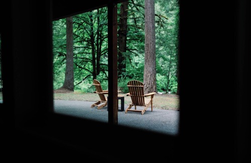 Washougal House | Peaceful Forest Riverfront Escape near PDX