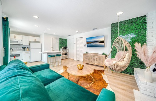 Southwest House | Peaceful Four-Bedroom - Palm Wave Stays