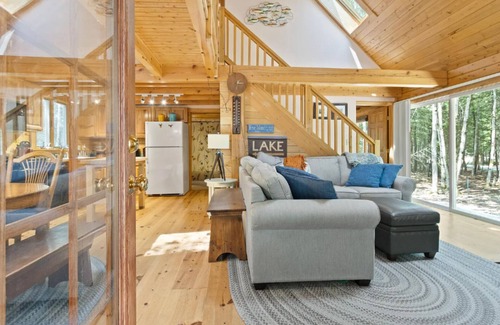 Standish House | Peaceful Frye Island Stay – Cozy Family Comfort