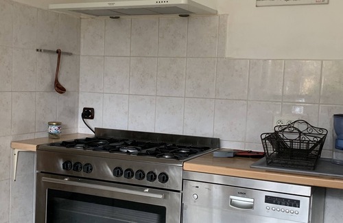 Savignac-de-Miremont Cottage | Peaceful gîte: 5bedrooms/4showers/1bathtub