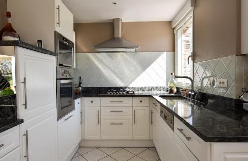 Epiniac House | Peaceful Garden Retreat, Epiniac