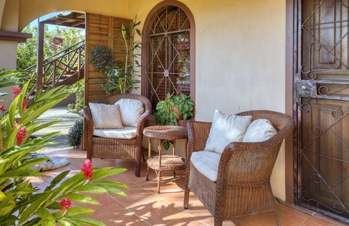 Esterillos Centro Apartment | Peaceful Gataway Near Beach with Pool Access