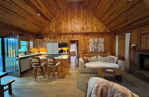 Tiger Cabin | Peaceful Gated Retreat on Murray Cove