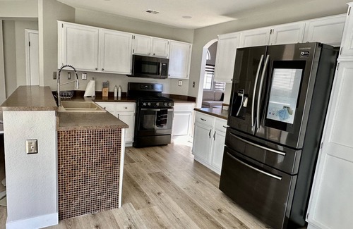 North Las Vegas House | Peaceful Gateway 3BR Pool Bbq Fall Las Vegas