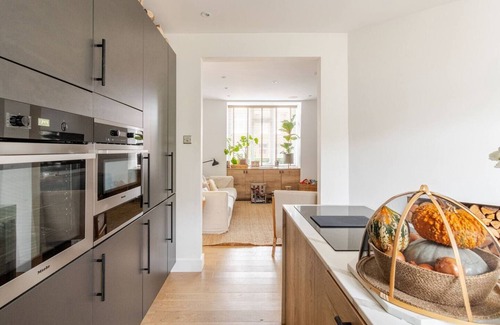 Brighton House | Peaceful Getaway - 10 minutes’ walk to the Beach.
