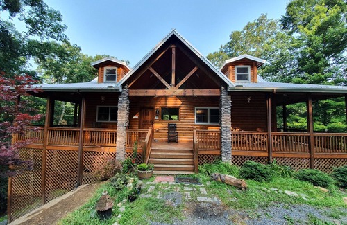 Piney Creek Cabin | Peaceful getaway at a beautiful cabin in the NC mountains!