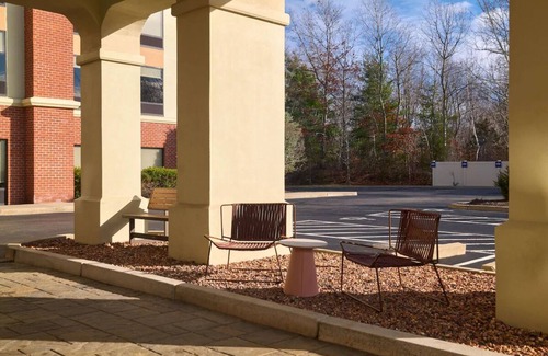 Smithfield Hotel | Peaceful Getaway Near Providence | 3 Units with Gym, and Pool Access