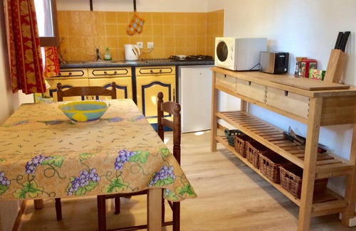 Le Val Apartment | Peaceful gite with pool in rural Provence ideal for coast and lake visits.