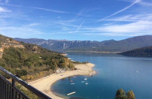 Le Val Apartment | Peaceful gite with pool in rural Provence ideal for coast and lake visits.