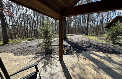 Oxford Cabin | Peaceful guest house just 10 miles from the charming Oxford Square.