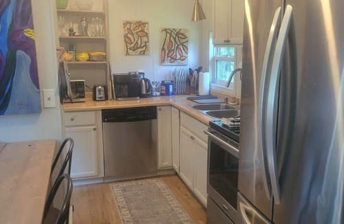 Central Kootenay House | Peaceful Guesthouse On Historic Farm