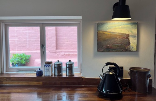 Old Town Hastings House | Peaceful Hastings old town hideaway