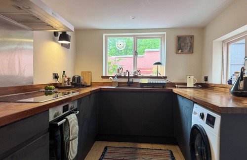 Old Town Hastings House | Peaceful Hastings old town hideaway