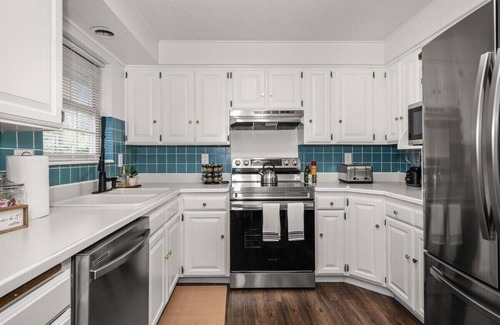 Fairwood House | Peaceful Haven I Stylish Home in North Spokane