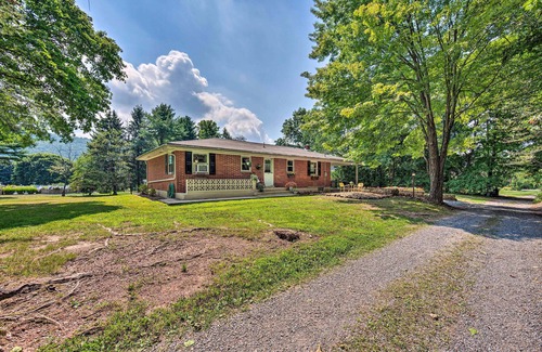 Dauphin House | Peaceful Home w/Patio & Fire Pit on 2 Acres!