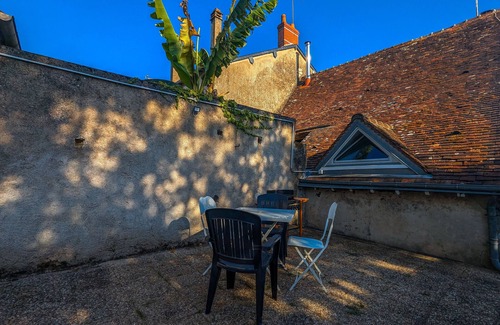 Chateauroux Cottage | Peaceful house in Châteauroux with garden and private parking
