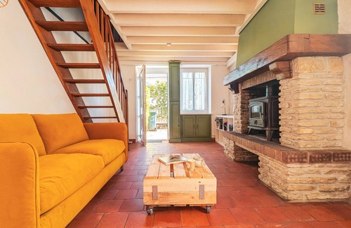 Chateauroux Cottage | Peaceful house in Châteauroux with garden and private parking