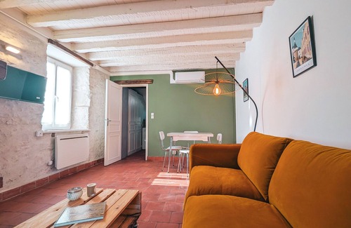 Chateauroux Cottage | Peaceful house in Châteauroux with garden and private parking