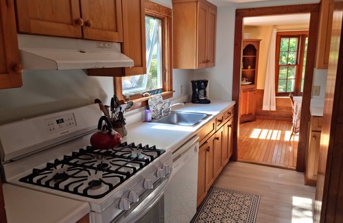 Menemsha House | Peaceful House on Menemsha Hill - 2 min from beach!