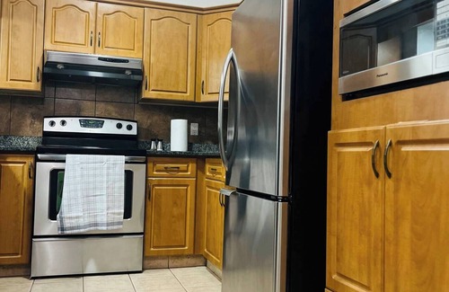 Southeast Edmonton House | Peaceful| King Beds| Attached Garage| Pet Friendly.