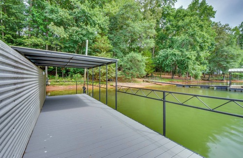 Gumlog Cottage | Peaceful Lake Hartwell Hideaway w/Boat Dock!
