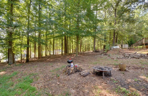 Gumlog Cottage | Peaceful Lake Hartwell Hideaway w/Boat Dock!