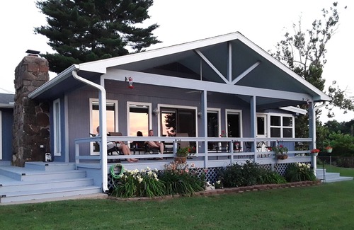 Grove House | Peaceful lake home with beautiful sunset views