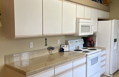 Lake Havasu City House | Peaceful Lake Havasu Pool Home