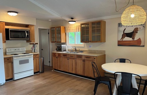 Lake Ann House | Peaceful Lakefront Cottage - near Traverse, Interlochen, Dunes, skiing, Pet