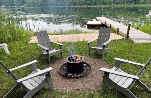 Lake Ann House | Peaceful Lakefront Cottage - near Traverse, Interlochen, Dunes, skiing, Pet