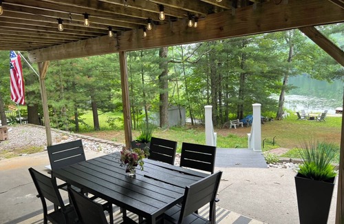 Lake Ann House | Peaceful Lakefront Cottage - near Traverse, Interlochen, Dunes, skiing, Pet