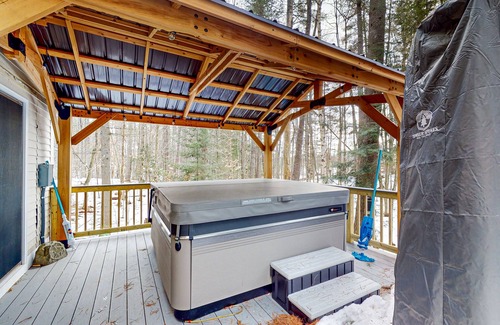 Lake Arrowhead House | Peaceful lakefront retreat with private hot tub, game room, & deck - near skiing