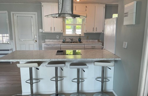 Mexia House | Peaceful lakefront vacation home