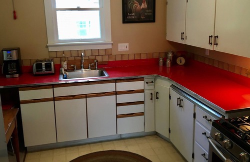 Poplar Ridge House | Peaceful Lakeside Cottage in FLX Wine Country