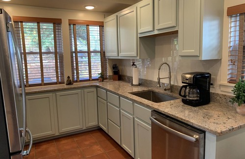 Nuangola Cottage | Peaceful Lakeview Cottage near Ski Resorts