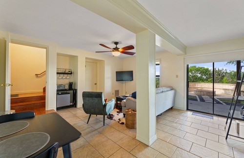 La Hacienda Estates House | Peaceful Lakeview Home, Family sized!
