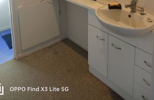 Hamilton House | Peaceful Large Room + Ensuite with Free Wifi