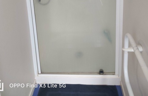 Hamilton House | Peaceful Large Room + Ensuite with Free Wifi