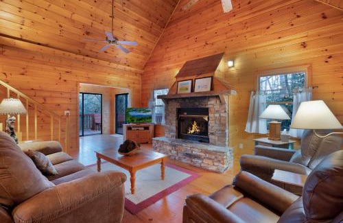 Blue Ridge Villa | Peaceful Living Minutes from Blue Ridge hot tub pool table