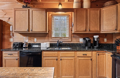 Townsend Cabin | Peaceful Lodge-Style Cabin w/Free Attraction TIckets & Private Hot Tub