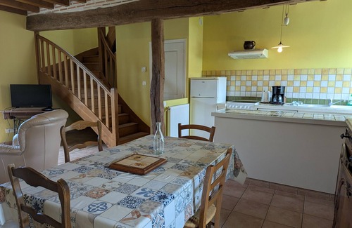 Vennecy Cottage | Peaceful lodging near Orleans, pets allowed, terrace and garden