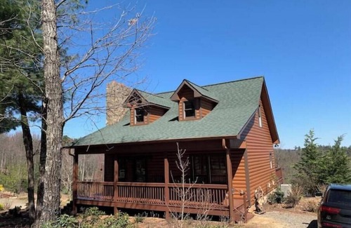 Purlear Cabin | Peaceful Log Cabin near Boone.