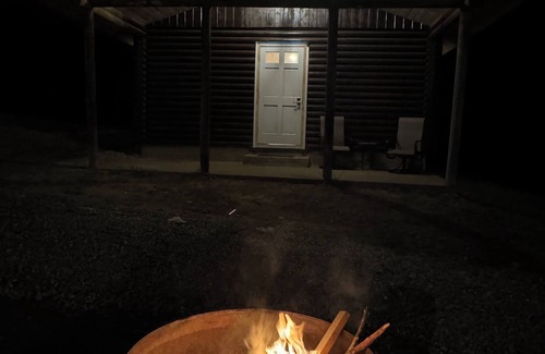 Cambridge Cabin | Peaceful log cabin on a back gravel road with private deck and amenities of home