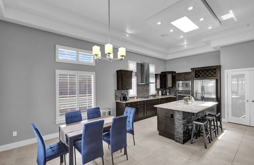 Biggs Field House | Peaceful luxurious corner home in front of a park. Has a yard for dogs