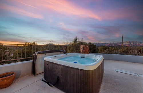 West Sedona House | Peaceful Luxury Heated Pool & Hot Tub REDROCKVIEWS