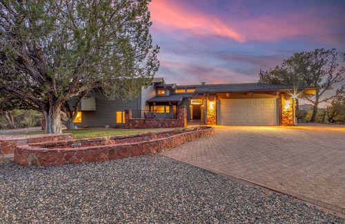 West Sedona House | Peaceful Luxury Heated Pool & Hot Tub REDROCKVIEWS